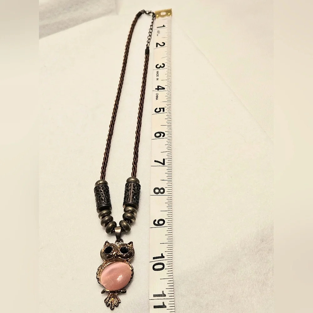 Vintage Gold Tone Stone Belly Owl Pendant Necklace